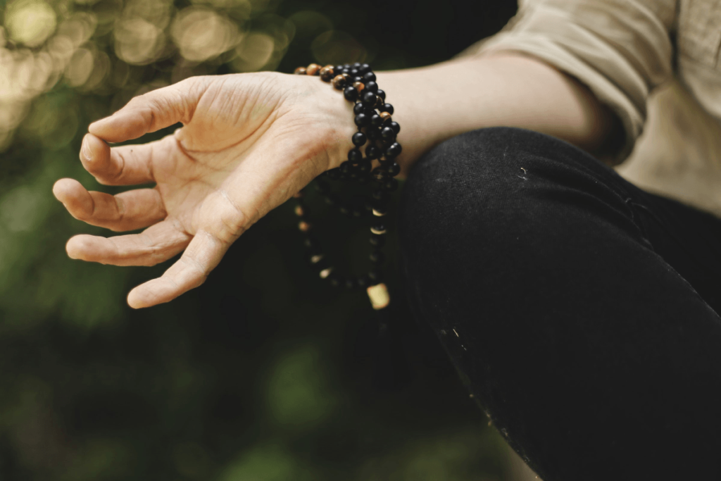 7 Consejos Para Dormir Bien de Noche 6 Meditar